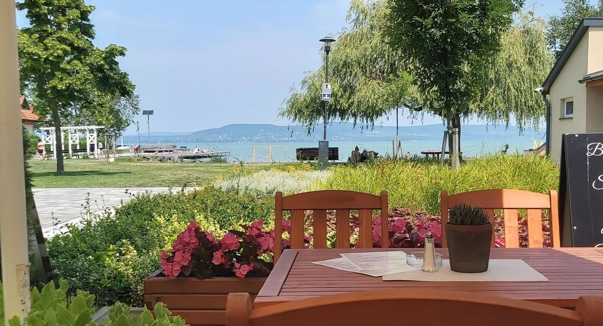Apartmanhaz Horvath Apartment Balatonboglár Exterior photo